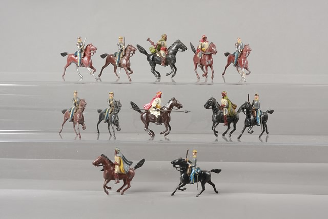 Appraisal: Lot of Britains mounted figures confederate calvary and Arabs Original