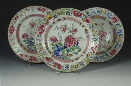 Appraisal: An th century Chinese export dessert plate with famille rose