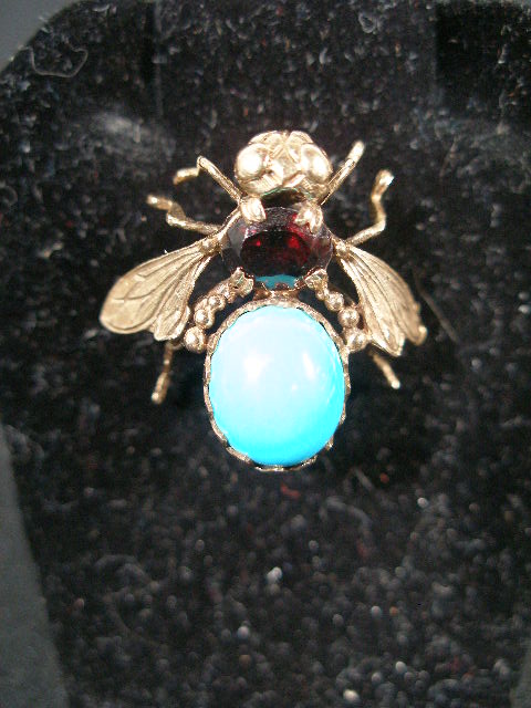 Appraisal: Pin in the Form of a Bee K yellow gold