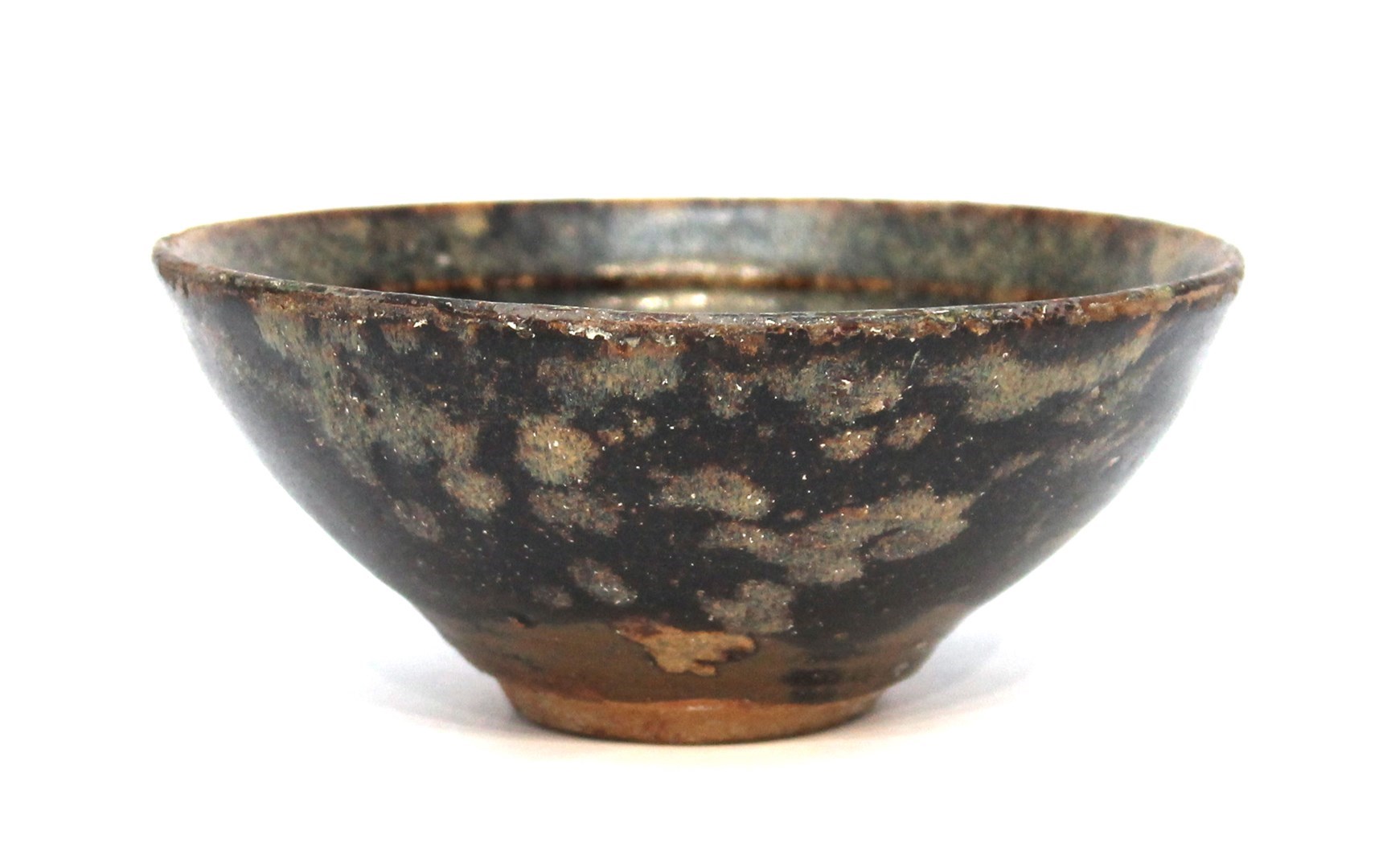 Appraisal: A Jizhou' papercut tea bowl Song Dynasty the rounded sides