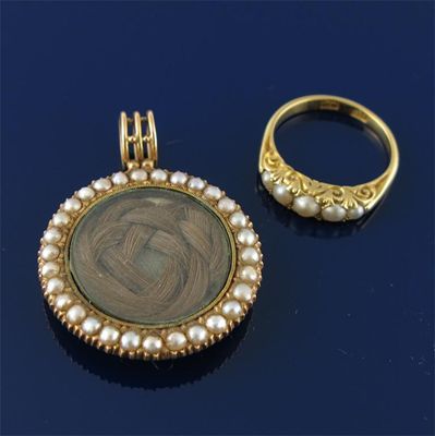 Appraisal: A carved gold ring mounted with five graduated pearls And