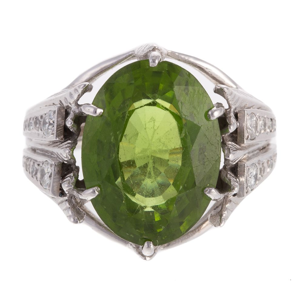 Appraisal: A K White Gold Ring Featuring Peridot Diamonds K white