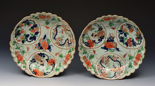 Appraisal: A PAIR OF JAPANESE IMARI PORCELAIN CIRCULAR DISHES with polychrome