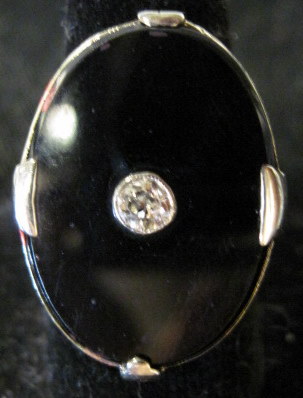 Appraisal: karat yellow gold diamond and onyx ring Oval onyx centering