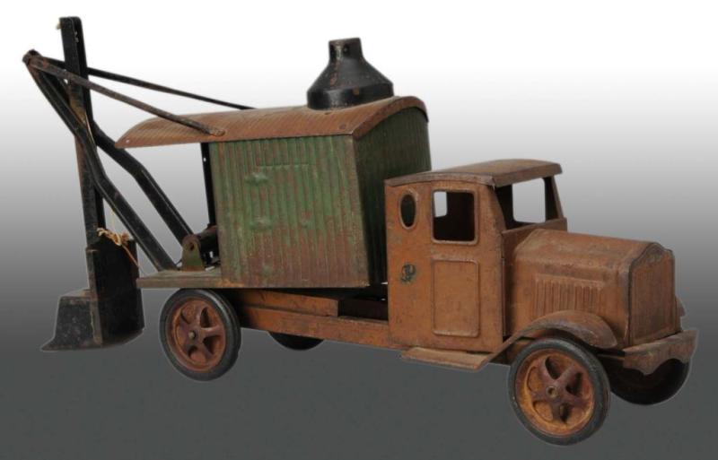 Appraisal: Pressed Steel Steelcraft Steam Shovel Truck Toy Description Circa Enclosed