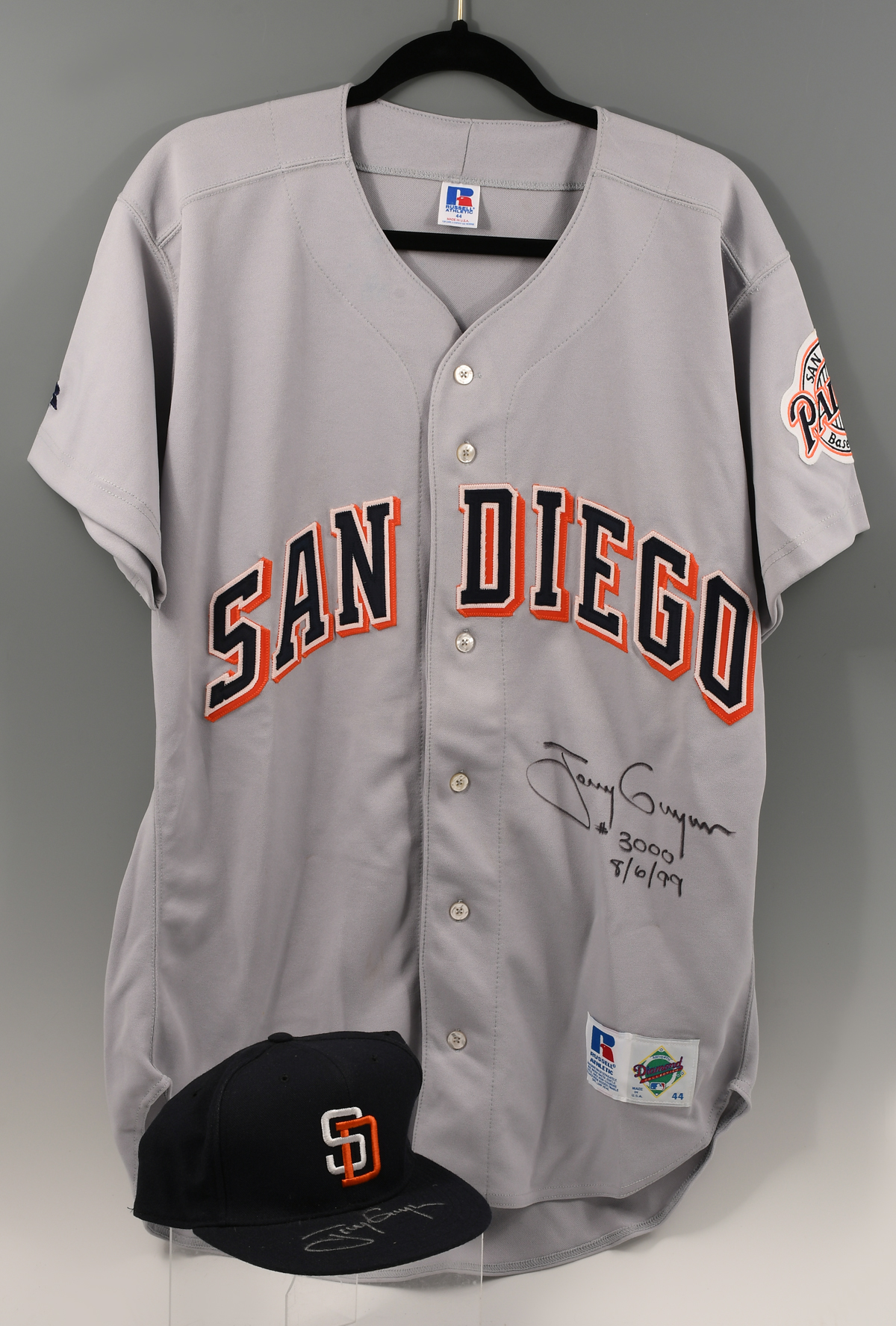 Appraisal: TWO PIECE TONY GWYNN AUTOGRAPH LOT Signed San Diego Padres