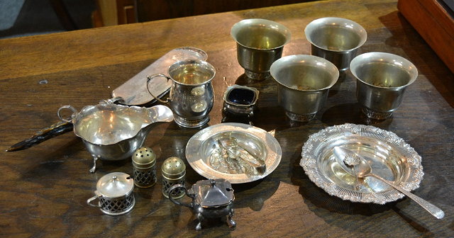 Appraisal: A small collection of miscellaneous silver and plated waresincluding a