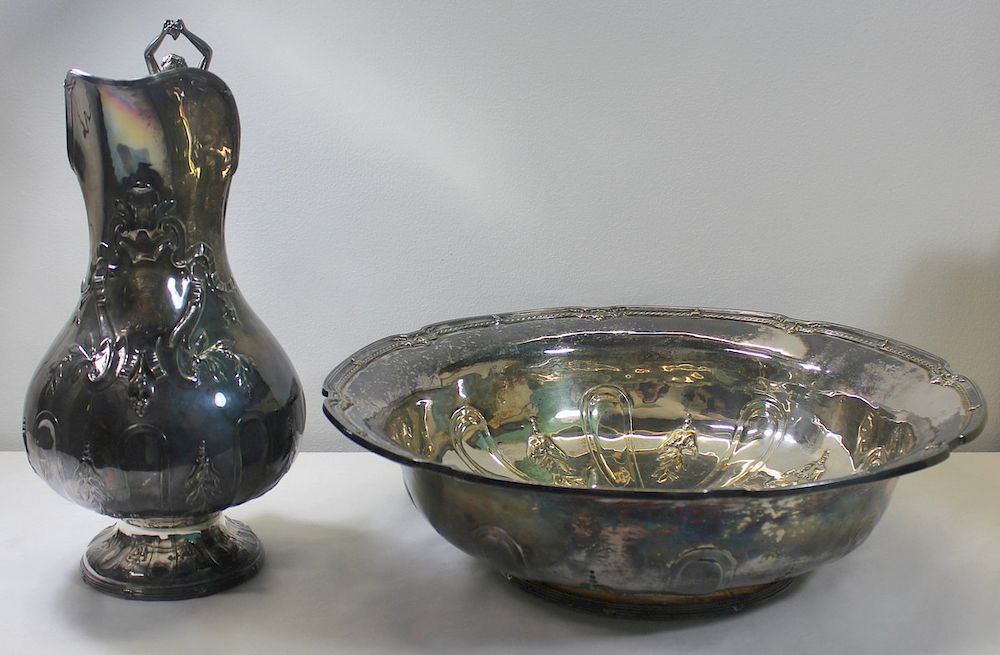 Appraisal: SILVER-PLATE Group of Silver-plate Hollow Ware Includes a large silver-plated