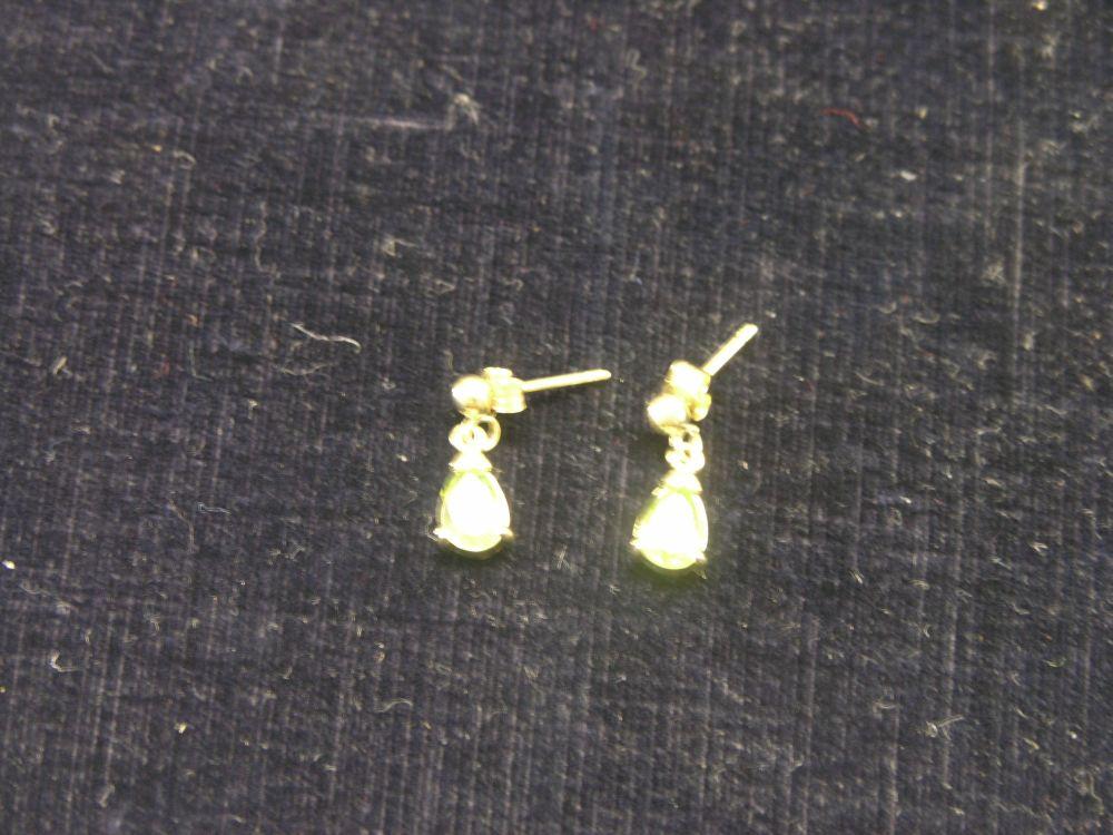 Appraisal: A pair of gold and peridot ear-rings