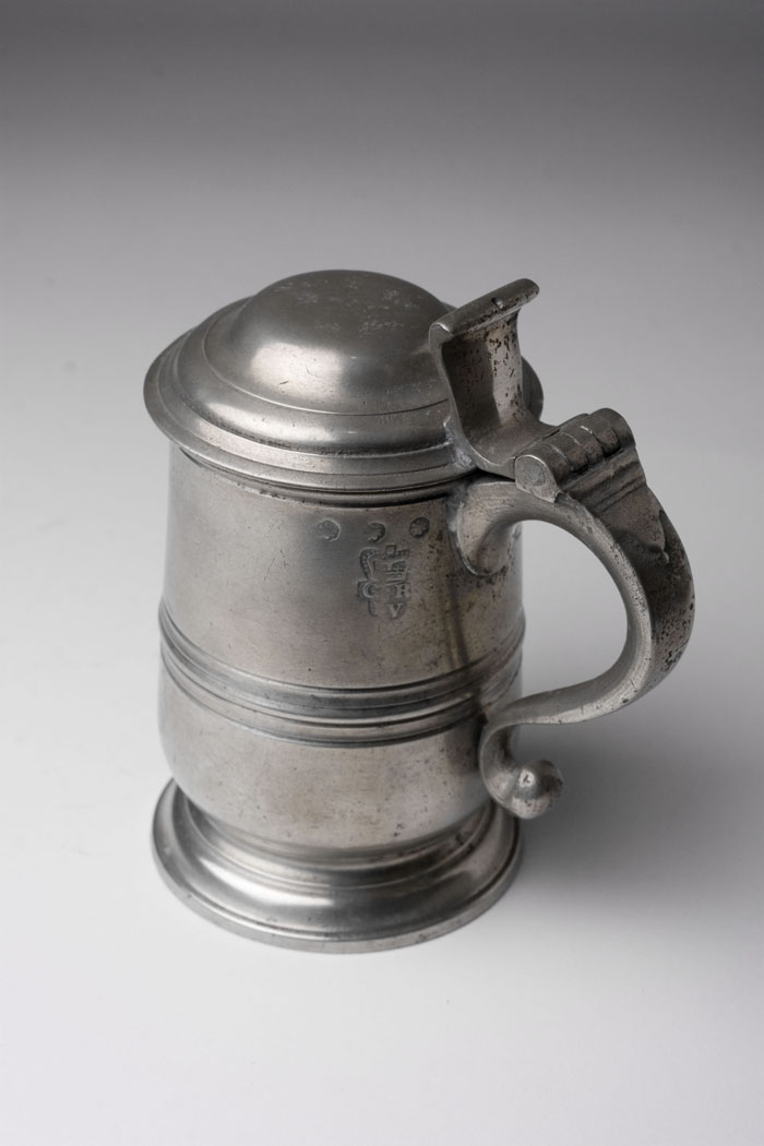 Appraisal: PEWTER HALF PINT TANKARD LONDON ENGLAND CIRCA - The barrel