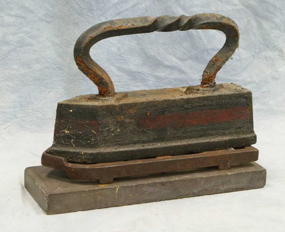 Appraisal: Tailors Iron with trivet