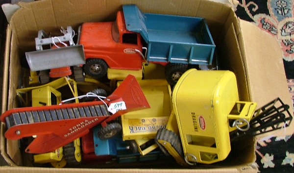 Appraisal: NINE TONKA TOYS Dragline two caterpillar crawlers sand loader three