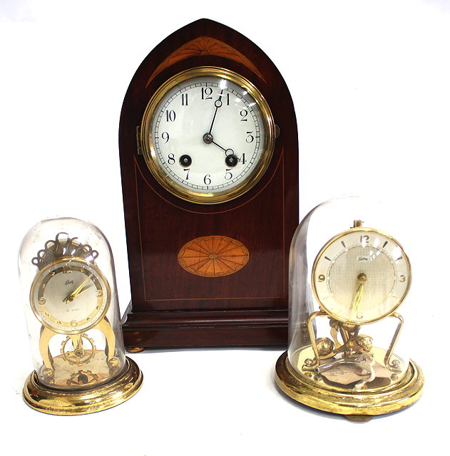 Appraisal: AN EDWARDIAN MAHOGANY CASED MANTLE CLOCK with satinwood inlaid decoration