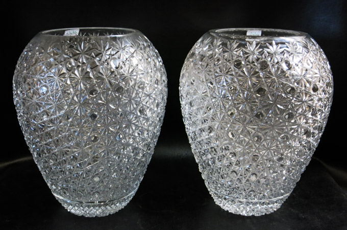 Appraisal: PAIR OF CLEAR CUT CRYSTAL VASES in the Daisy Button