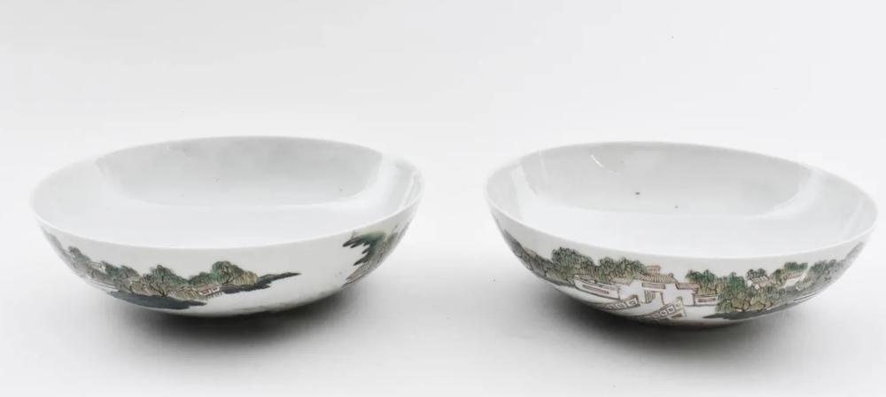 Appraisal: PAIR OF CHINESE FAMILLE VERTE PORCELAIN SHALLOW BOWLSLate th Early