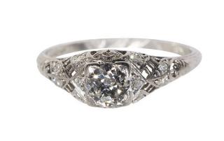 Appraisal: Art Deco diamond and platinum ring Art Deco diamond and