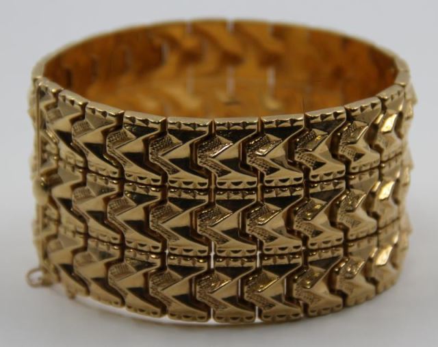 Appraisal: JEWELRY kt Yellow Gold Articulated Bracelet Beautiful geometric design to