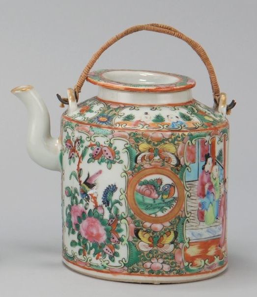 Appraisal: CHINESE EXPORT ROSE MEDALLION PORCELAIN TEAPOT Mid- th CenturyIn drum