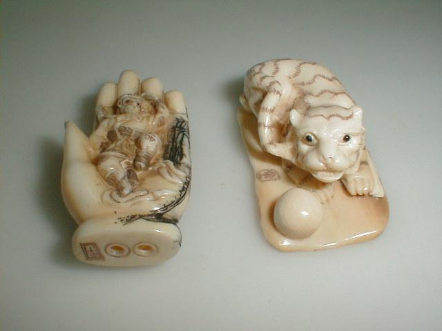 Appraisal: A Japanese ivory netsuke depicting a monkey seated in a