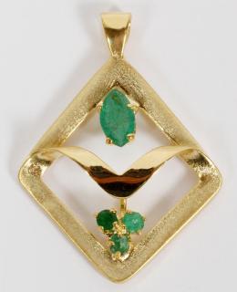 Appraisal: CT EMERALD AND KT YELLOW GOLD PENDANT CT EMERALD AND