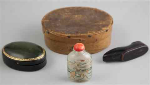 Appraisal: AN ODD LOT OF FOUR ITEMS including a Chinese snuff