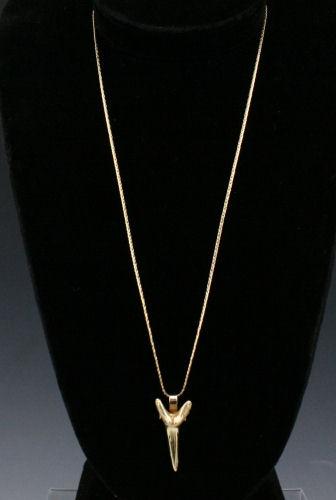 Appraisal: K SHARK TOOTH PENDANT AND CHAIN K yellow gold shark