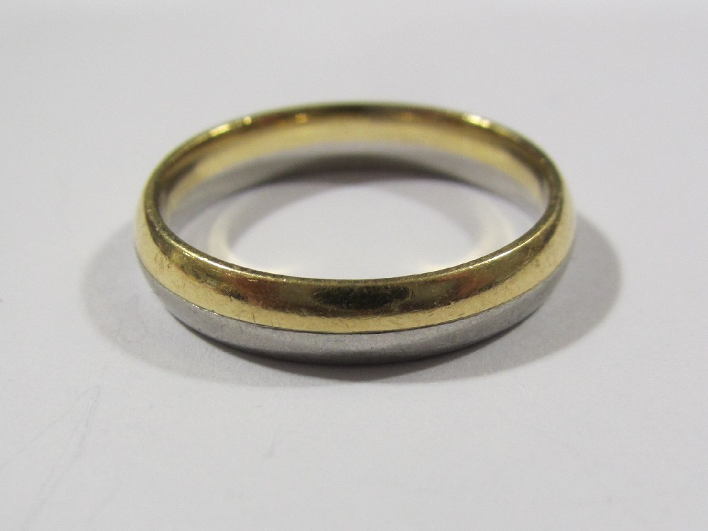 Appraisal: Eighteen carat gold and platinum band Approximately gms