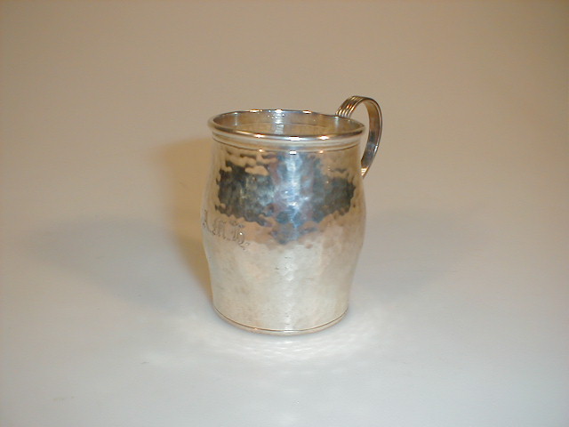 Appraisal: An Edwardian planished silver pot belly mug with loop handle