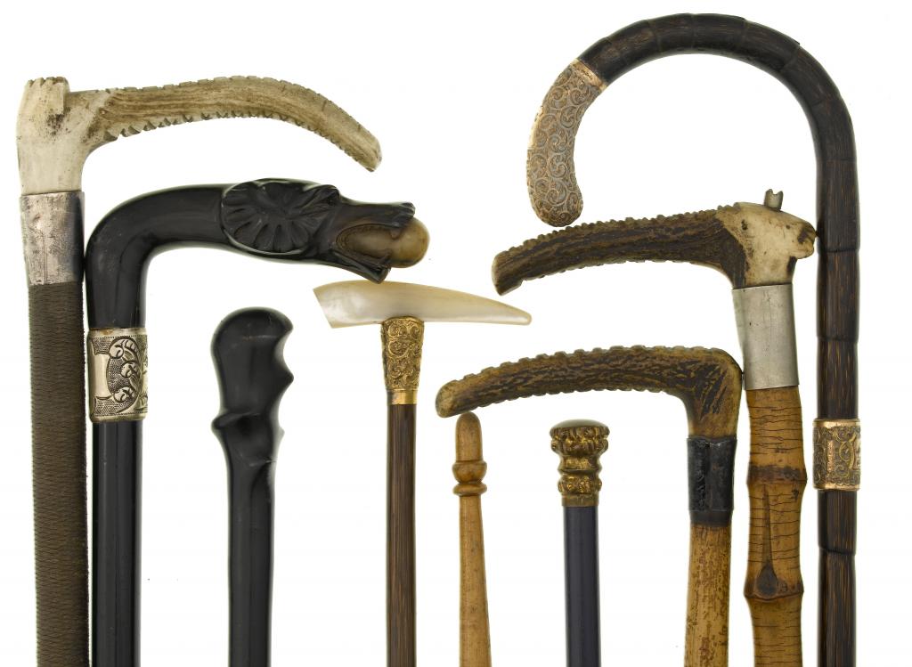 Appraisal: A VICTORIAN CARVED HORN HANDLED CANE the handle in the