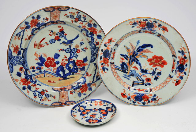 Appraisal: AN TH CENTURY CHINESE IMARI PORCELAIN PLATE decorated with stylised