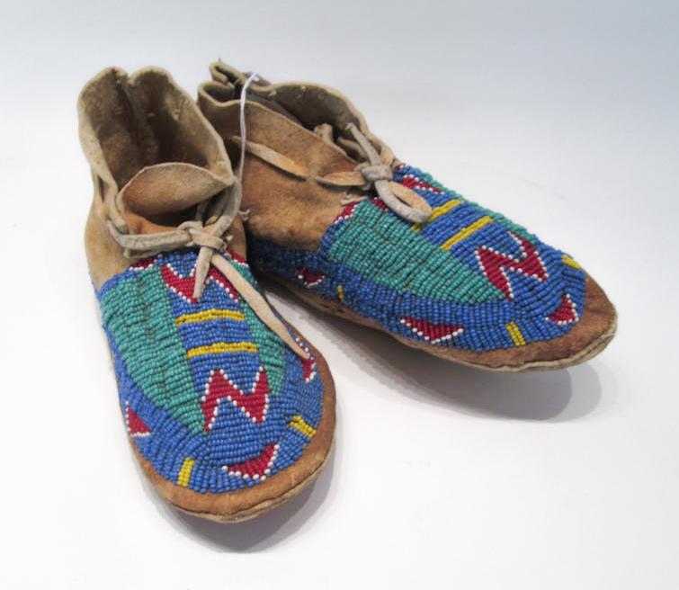 Appraisal: PAIR OF NATIVE AMERICAN MOCCASINS Sioux Lakota Plains Plateau Indian