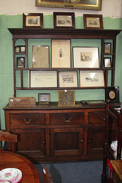 Appraisal: AN TH CENTURY OAK DRESSER with a matched plate rack