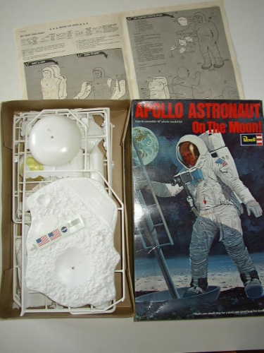 Appraisal: Apollo Astronaut on the Moon -inch tall kit dramatizing the