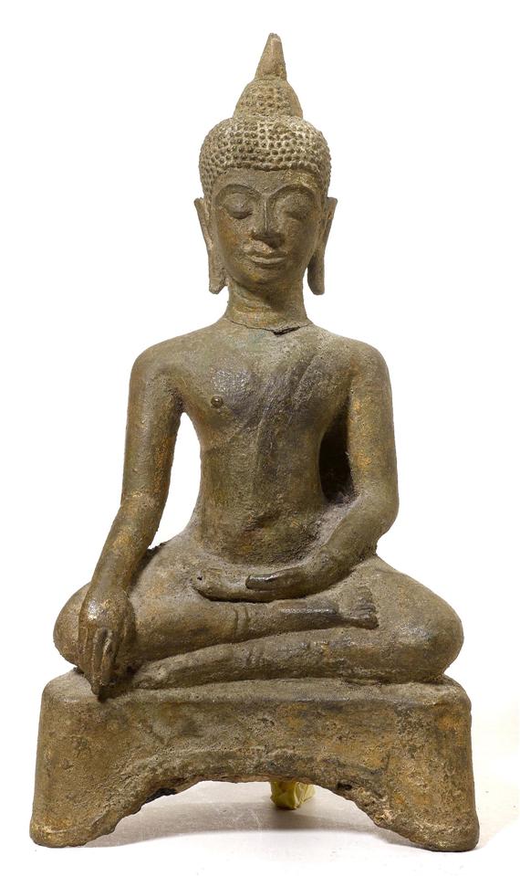 Appraisal: A BRONZE FIGURE OF A SITTING BUDDHA Thailand ca th