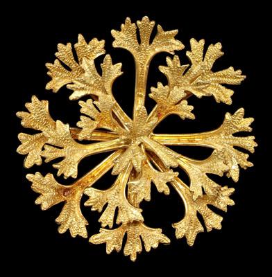 Appraisal: kt gold brooch round foliate form back with scratched mark