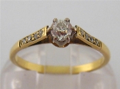 Appraisal: A single stone diamond ring the central old brilliant cut