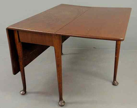 Appraisal: English Queen Anne mahogany drop-leaf table c h x w