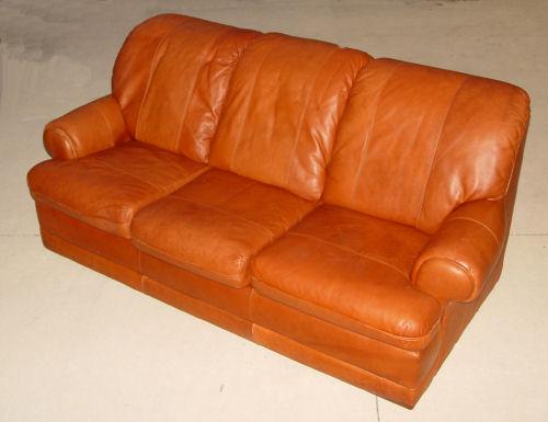 Appraisal: BROWN LEATHER FLEXSTEEL SOFA '' long