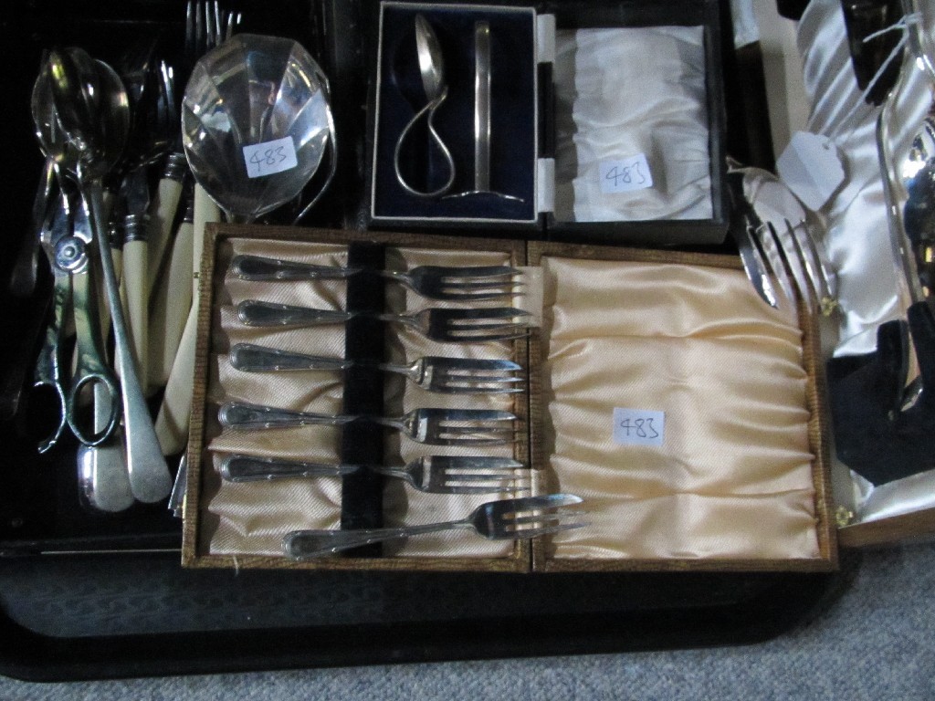 Appraisal: Tray lot of cased and loose cutlery