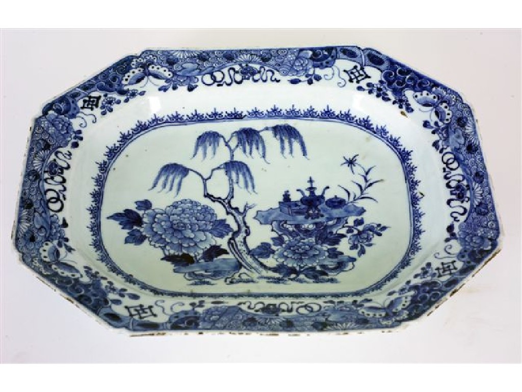 Appraisal: CHINESE EXPORT PORCELAIN SERVING DISH late th early th century