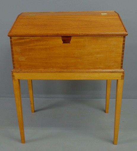 Appraisal: Maple schoolmaster s desk th c with a lift lid