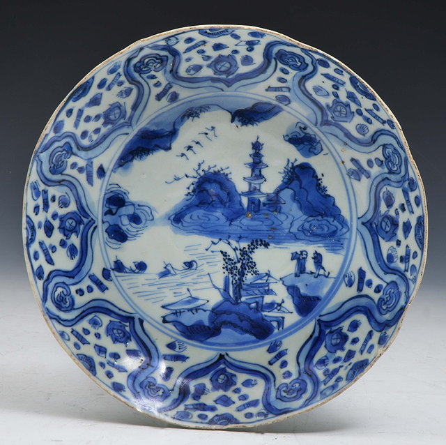 Appraisal: A CHINESE BLUE AND WHITE KRAAK SAUCER DISH decorated with