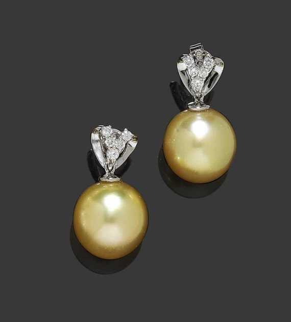 Appraisal: PEARL AND BRILLIANT-CUT DIAMOND STUD EARRINGS White gold Elegant stud