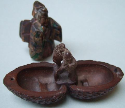 Appraisal: A wood netsuke of a pine cone the two sectioned