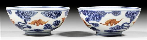 Appraisal: A PAIR OF BLUE AND WHITE BOWLS WITH CLOUDS AND