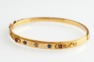 Appraisal: English K Yellow Gold Hinged Bangle Bracelet c with relief