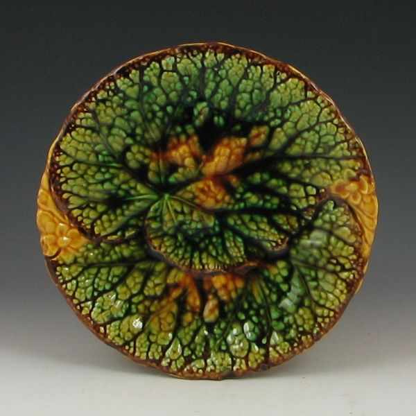 Appraisal: Majolica Wannopee Plate marked with Wannopee sunburst ''w has some