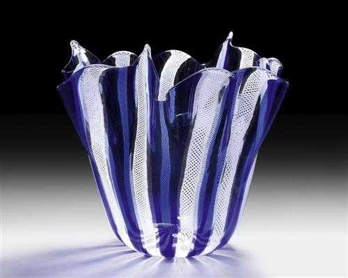 Appraisal: Vase Murano TRAVAIL ITALIEN VASE FAZZOLETTO Murano vers Verre blanc