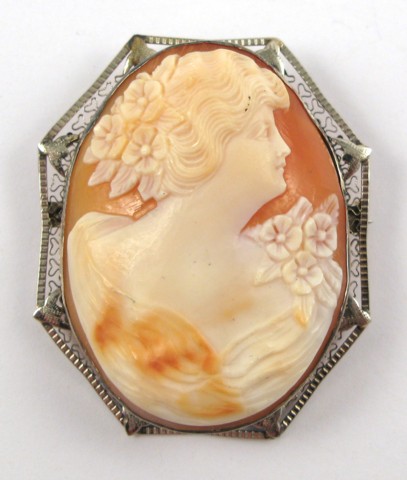 Appraisal: VICTORIAN CAMEO BROOCH PENDANT in length The cameo portrait of