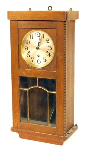 Appraisal: A 's oak cased wall clock with a silvered numeric